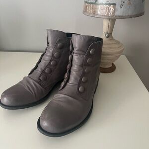Miz Mooz Women’s  Gray Buttoned Boots
